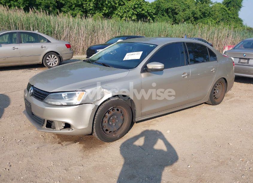 Photo 2 of 2014 Volkswagen Jetta 1.8T SE (VIN 3VWD17AJ5EM273418)