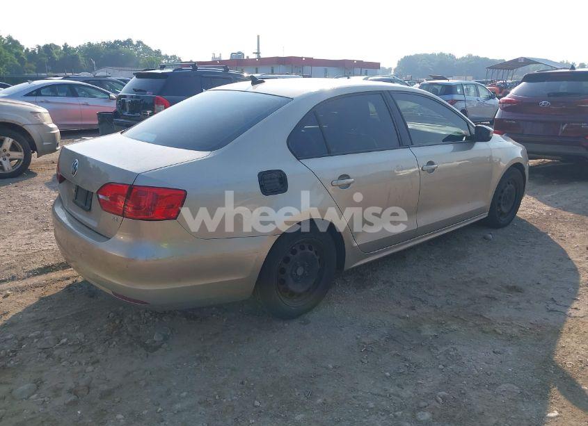 Photo 4 of 2014 Volkswagen Jetta 1.8T SE (VIN 3VWD17AJ5EM273418)