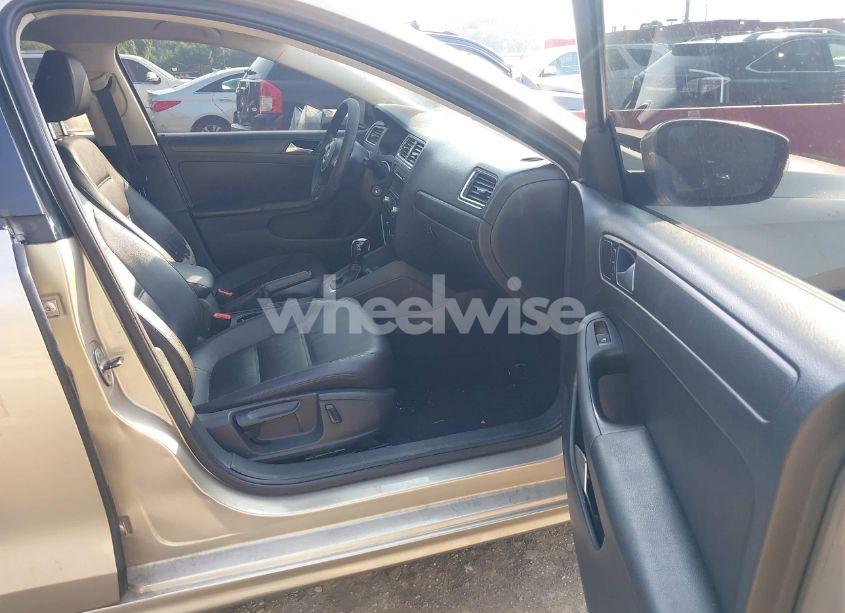 Photo 5 of 2014 Volkswagen Jetta 1.8T SE (VIN 3VWD17AJ5EM273418)