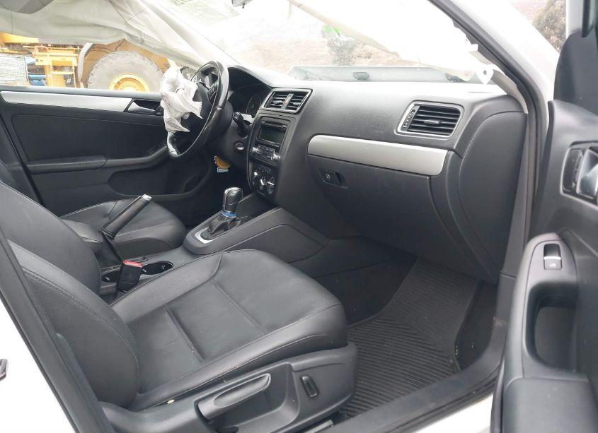 Photo 5 of 2014 Volkswagen Jetta 1.8T SE (VIN 3VWD17AJ5EM301783)