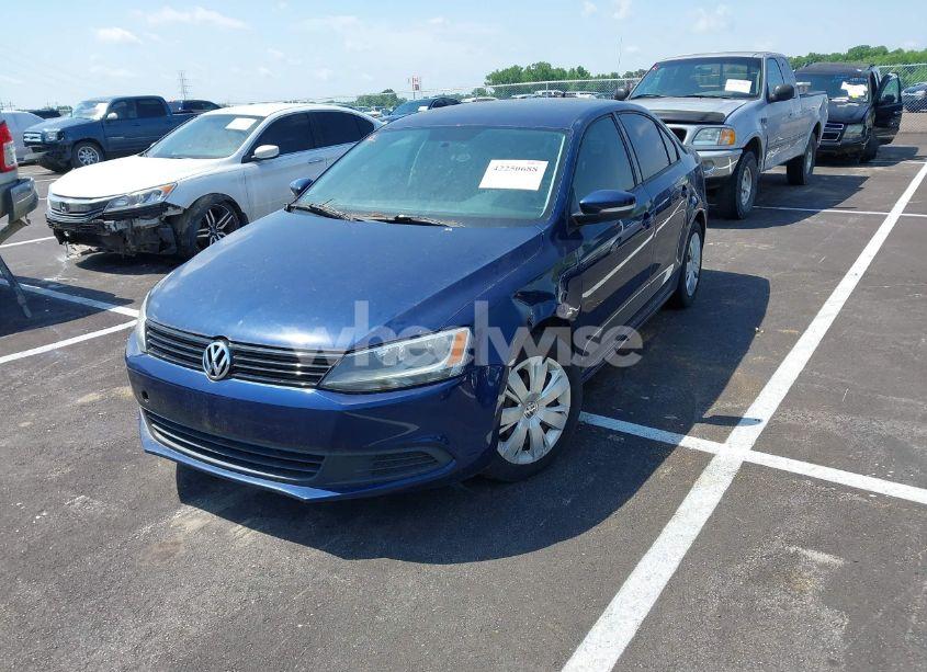 Photo 2 of 2014 Volkswagen Jetta 1.8T SE (VIN 3VWD17AJ5EM309737)