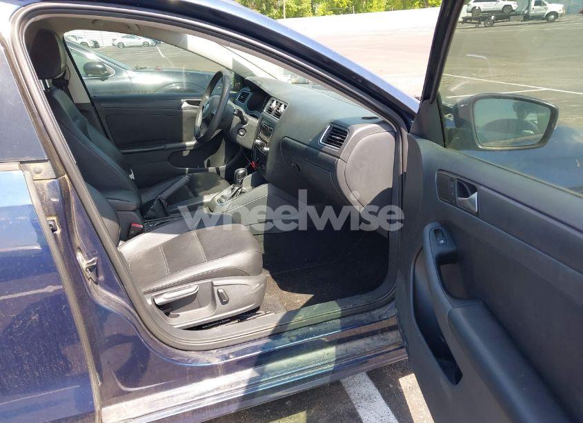 Photo 5 of 2014 Volkswagen Jetta 1.8T SE (VIN 3VWD17AJ5EM309737)