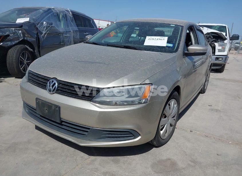 Photo 2 of 2014 Volkswagen Jetta 1.8T SE (VIN 3VWD17AJ5EM314985)
