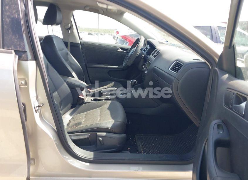 Photo 5 of 2014 Volkswagen Jetta 1.8T SE (VIN 3VWD17AJ5EM314985)