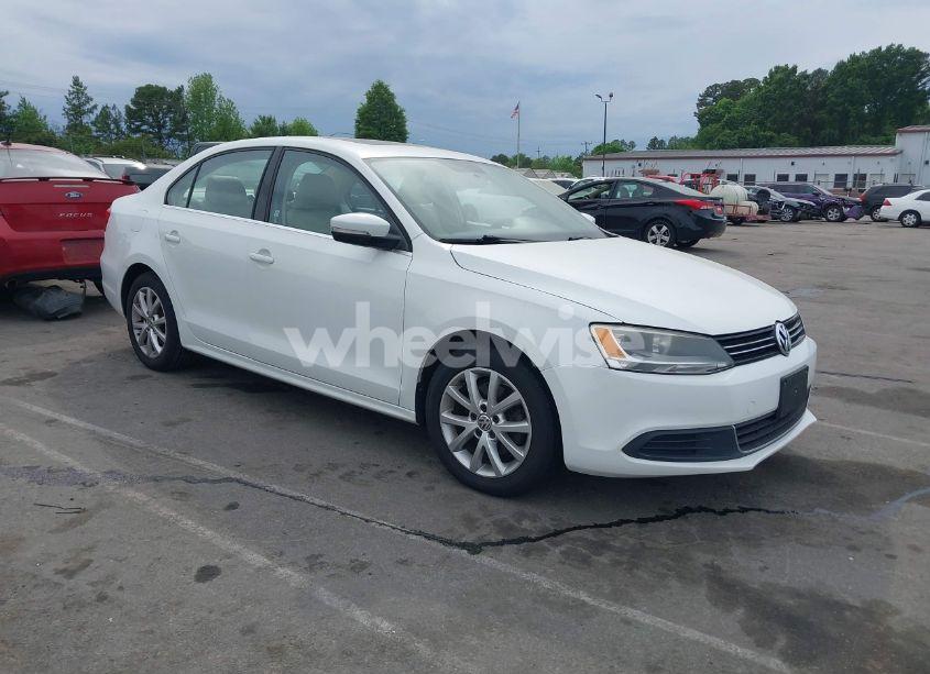 2014 Volkswagen Jetta 1.8T SE (VIN 3VWD17AJ5EM326425) main photo