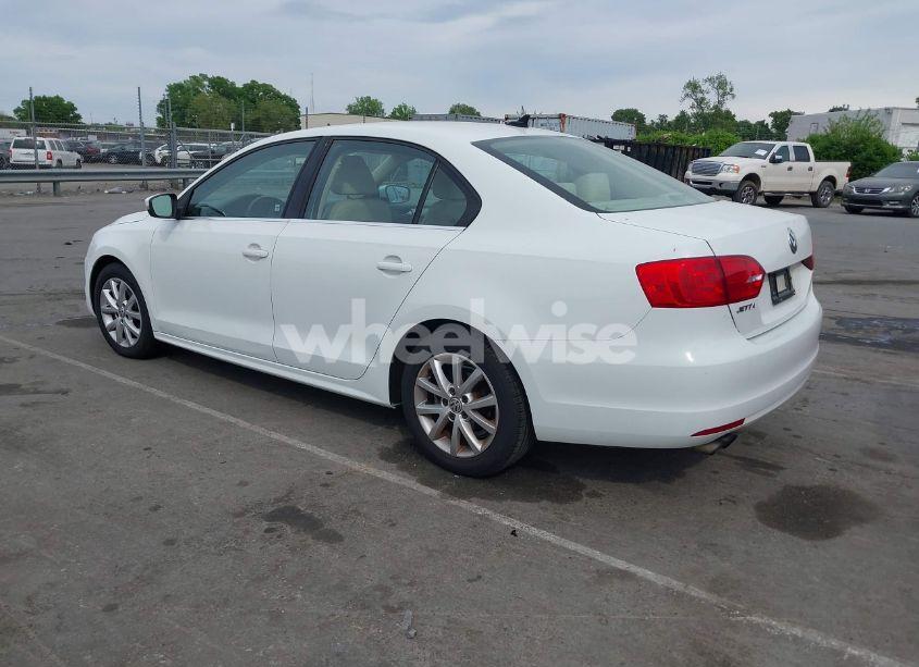 Photo 3 of 2014 Volkswagen Jetta 1.8T SE (VIN 3VWD17AJ5EM326425)