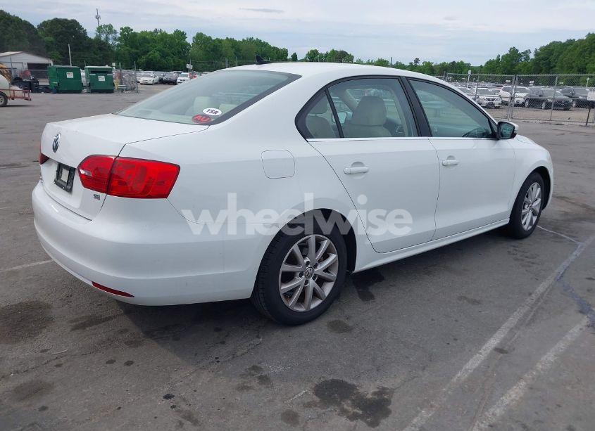 Photo 4 of 2014 Volkswagen Jetta 1.8T SE (VIN 3VWD17AJ5EM326425)
