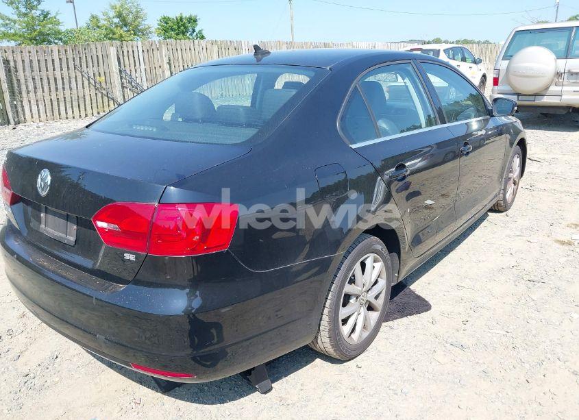 Photo 4 of 2014 Volkswagen Jetta 1.8T SE (VIN 3VWD17AJ5EM393249)