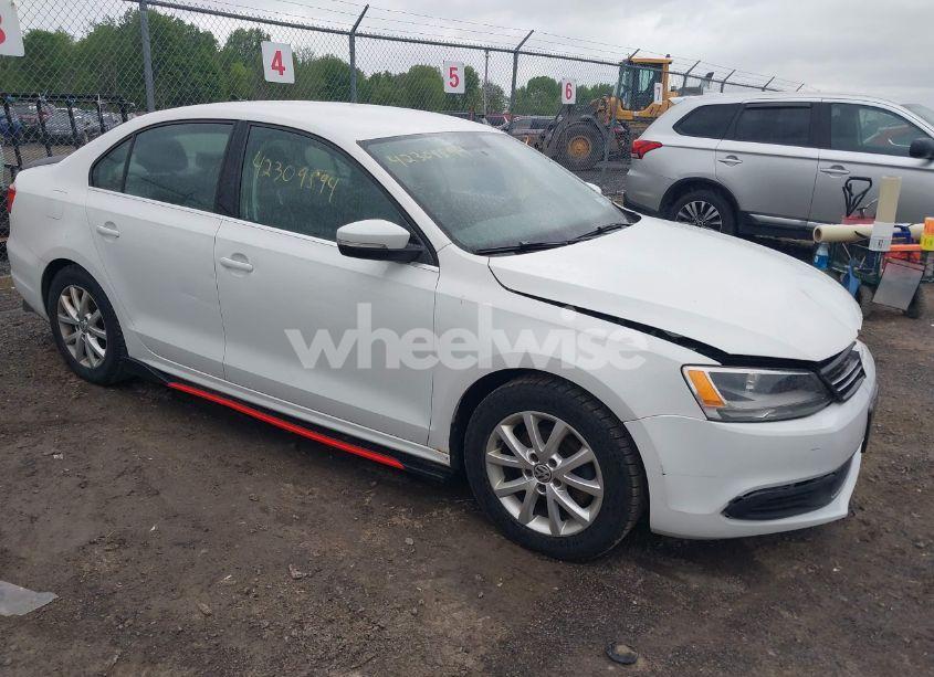 2014 Volkswagen Jetta 1.8T SE (VIN 3VWD17AJ5EM417940) main photo