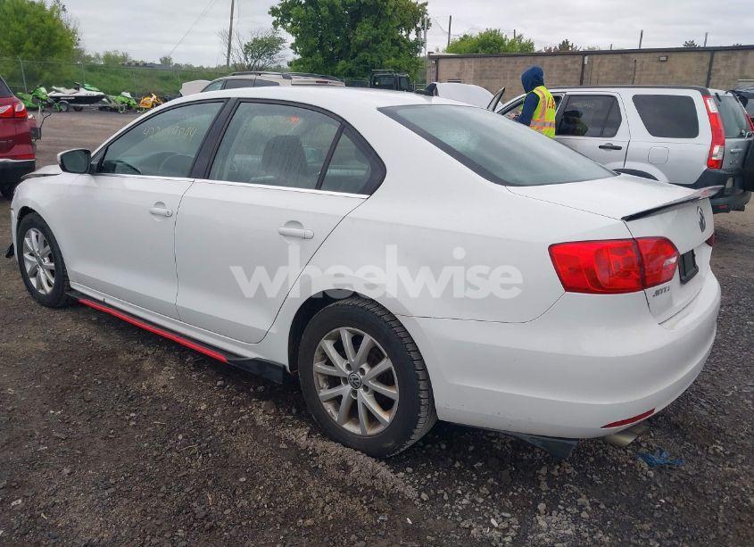 Photo 3 of 2014 Volkswagen Jetta 1.8T SE (VIN 3VWD17AJ5EM417940)