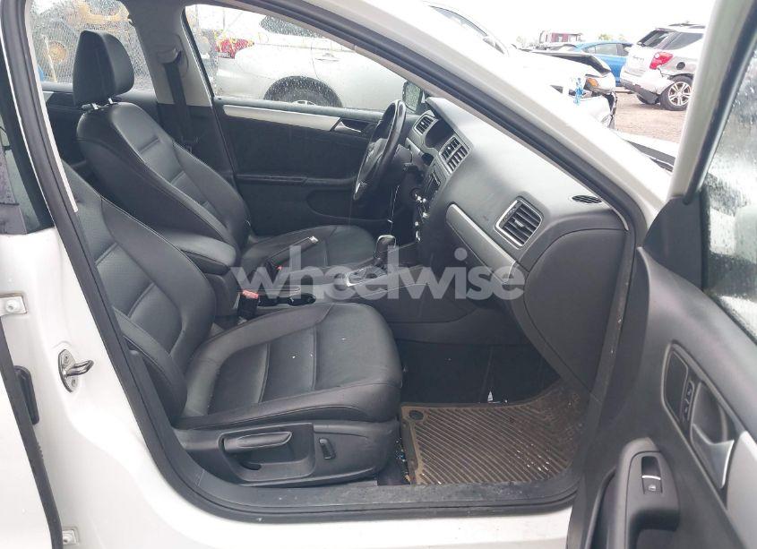 Photo 5 of 2014 Volkswagen Jetta 1.8T SE (VIN 3VWD17AJ5EM417940)