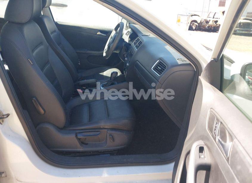 Photo 5 of 2014 Volkswagen Jetta 1.8T SE (VIN 3VWD17AJ5EM422832)
