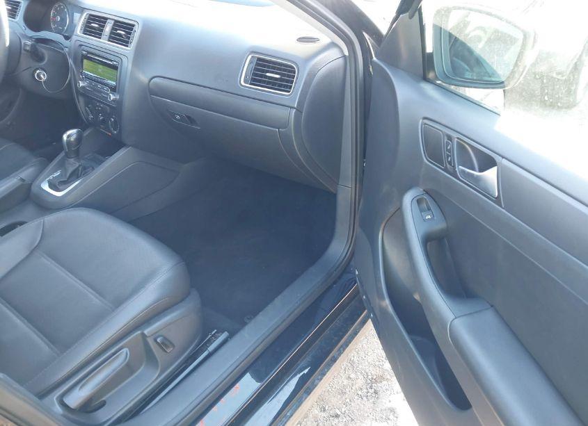 Photo 5 of 2014 Volkswagen Jetta 1.8T SE (VIN 3VWD17AJ5EM427528)