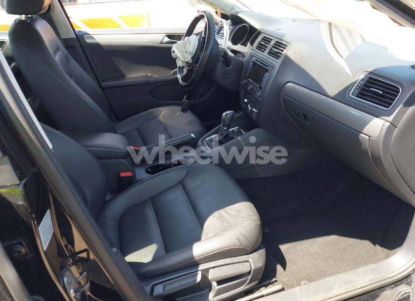Photo 5 of 2015 Volkswagen Jetta 1.8T SE (VIN 3VWD17AJ5FM214385)