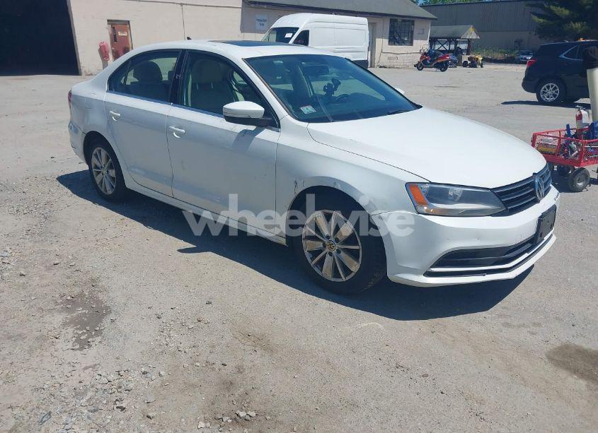 2015 Volkswagen Jetta 1.8T SE (VIN 3VWD17AJ5FM233468) main photo