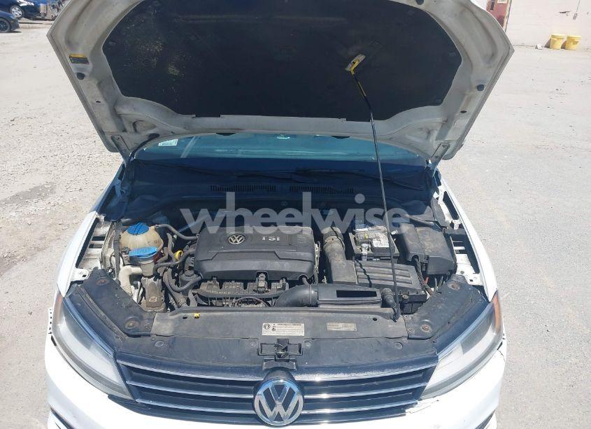 Photo 10 of 2015 Volkswagen Jetta 1.8T SE (VIN 3VWD17AJ5FM233468)