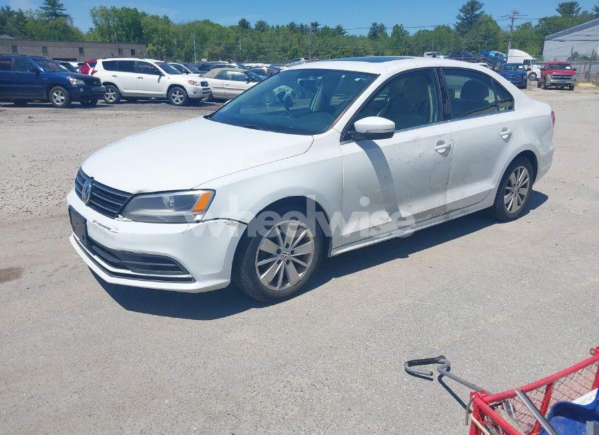 Photo 2 of 2015 Volkswagen Jetta 1.8T SE (VIN 3VWD17AJ5FM233468)