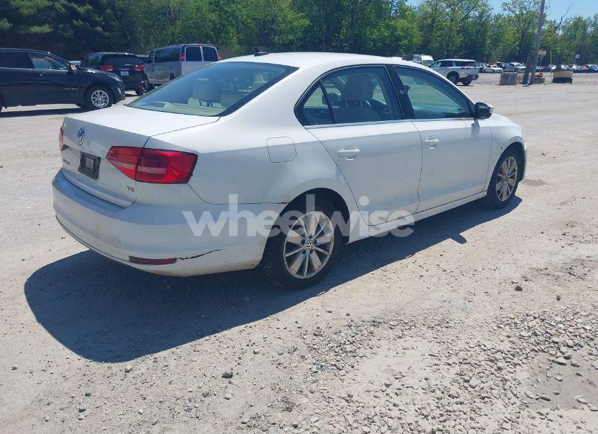 Photo 4 of 2015 Volkswagen Jetta 1.8T SE (VIN 3VWD17AJ5FM233468)