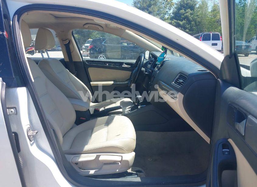 Photo 5 of 2015 Volkswagen Jetta 1.8T SE (VIN 3VWD17AJ5FM233468)