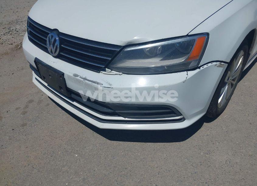 Photo 6 of 2015 Volkswagen Jetta 1.8T SE (VIN 3VWD17AJ5FM233468)
