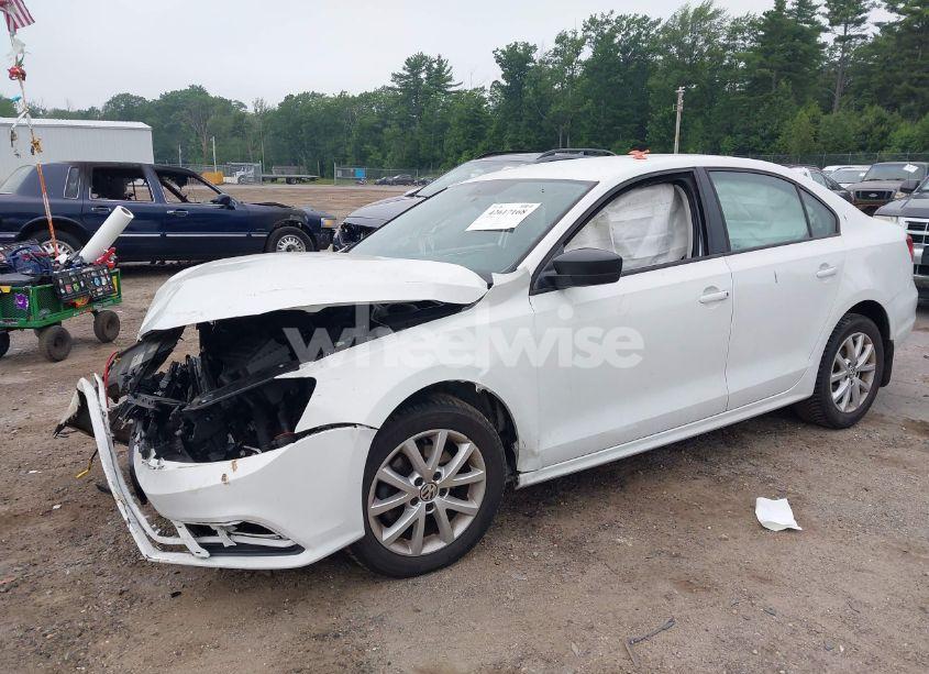 Photo 2 of 2015 Volkswagen Jetta 1.8T SE (VIN 3VWD17AJ5FM298661)