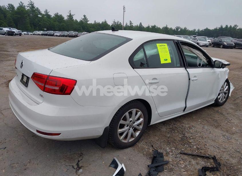 Photo 4 of 2015 Volkswagen Jetta 1.8T SE (VIN 3VWD17AJ5FM298661)