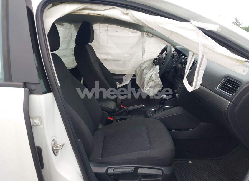 Photo 5 of 2015 Volkswagen Jetta 1.8T SE (VIN 3VWD17AJ5FM298661)