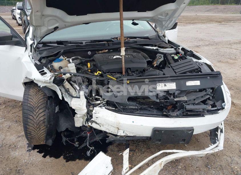 Photo 6 of 2015 Volkswagen Jetta 1.8T SE (VIN 3VWD17AJ5FM298661)