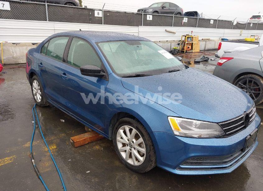 2015 Volkswagen Jetta 1.8T SE (VIN 3VWD17AJ5FM310694) main photo