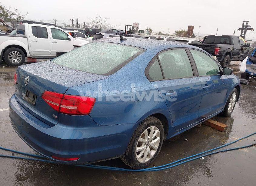Photo 4 of 2015 Volkswagen Jetta 1.8T SE (VIN 3VWD17AJ5FM310694)
