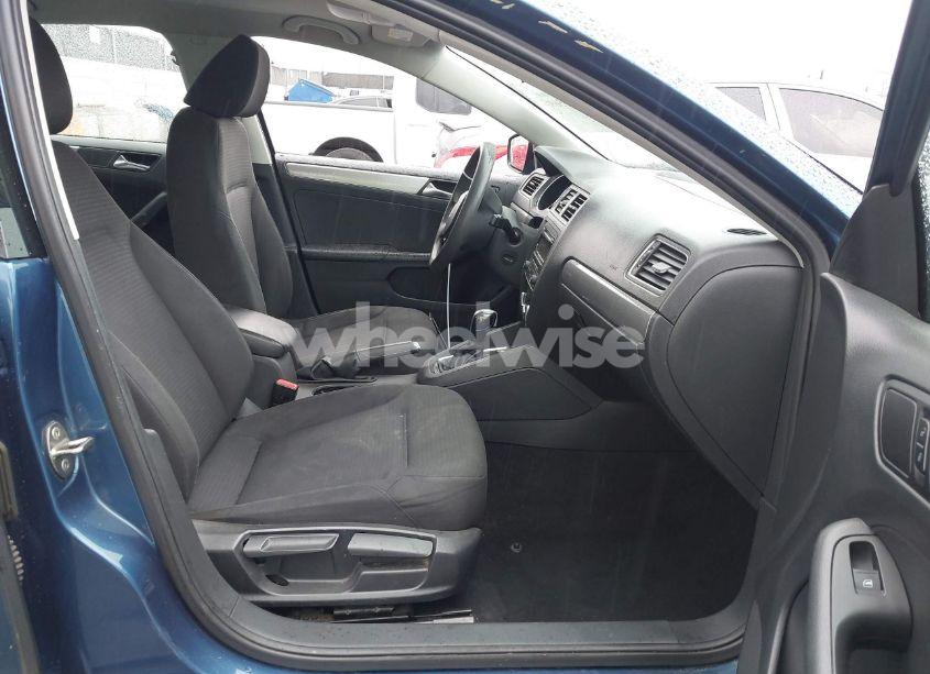 Photo 5 of 2015 Volkswagen Jetta 1.8T SE (VIN 3VWD17AJ5FM310694)