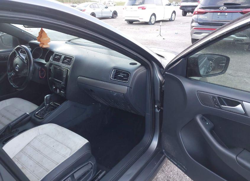 Photo 5 of 2016 Volkswagen Jetta 1.8T SPORT (VIN 3VWD17AJ5GM302600)