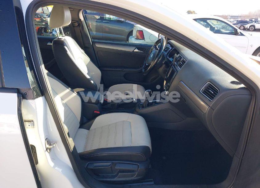 Photo 5 of 2016 Volkswagen Jetta 1.8T SPORT (VIN 3VWD17AJ5GM302841)