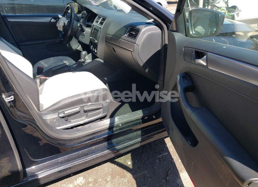 Photo 5 of 2016 Volkswagen Jetta 1.8T SPORT (VIN 3VWD17AJ5GM414488)