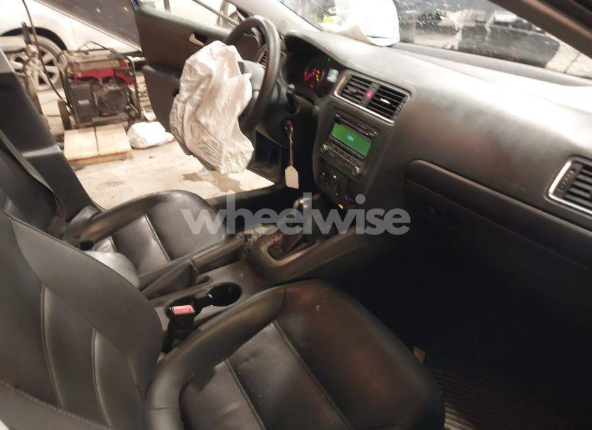 Photo 5 of 2014 Volkswagen Jetta 1.8T SE (VIN 3VWD17AJ6EM220906)