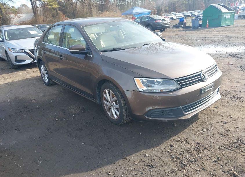2014 Volkswagen Jetta 1.8T SE (VIN 3VWD17AJ6EM304630) main photo