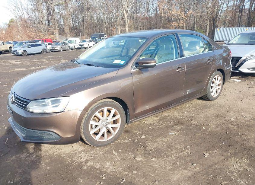 Photo 2 of 2014 Volkswagen Jetta 1.8T SE (VIN 3VWD17AJ6EM304630)