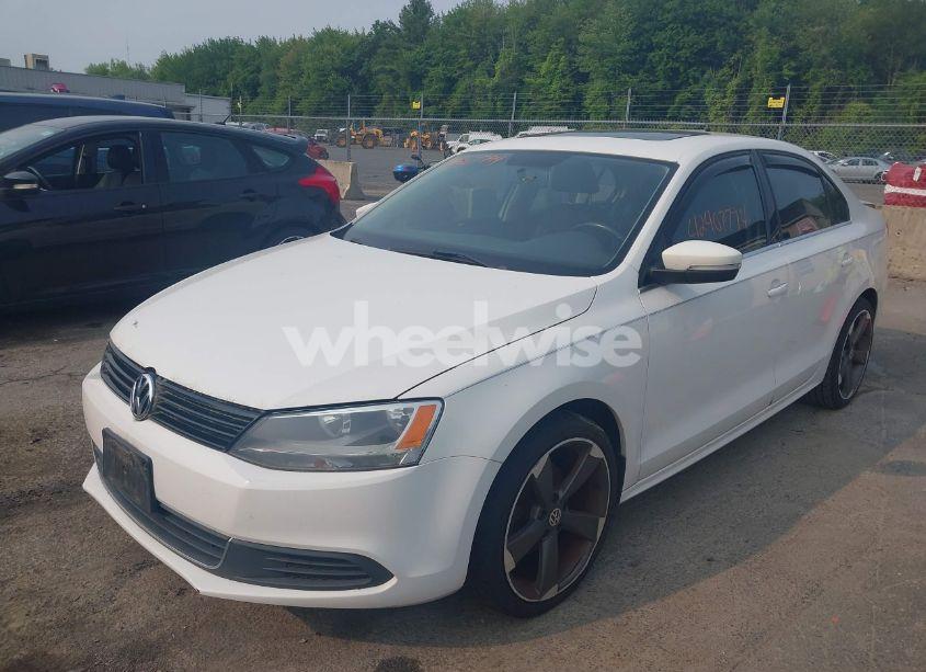 Photo 2 of 2014 Volkswagen Jetta 1.8T SE (VIN 3VWD17AJ6EM368926)