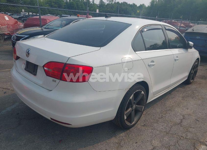 Photo 4 of 2014 Volkswagen Jetta 1.8T SE (VIN 3VWD17AJ6EM368926)