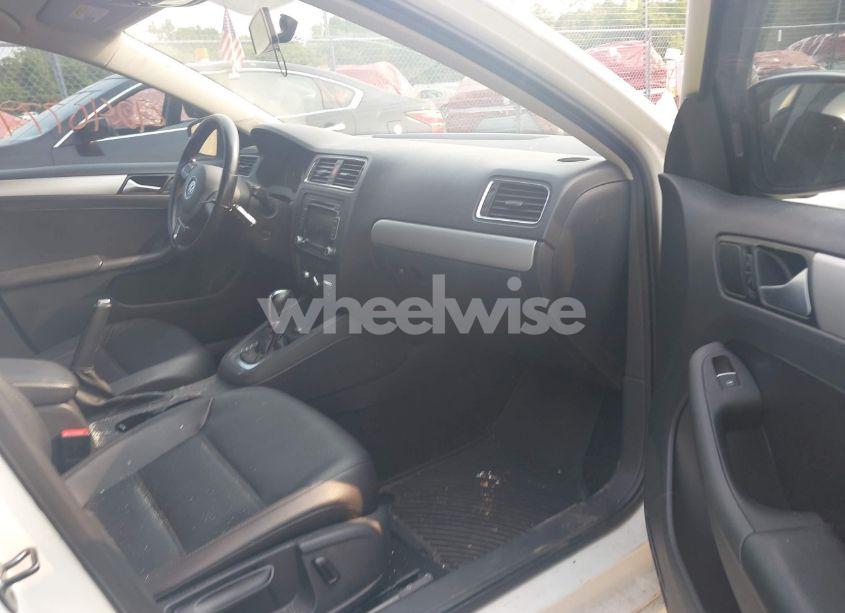 Photo 5 of 2014 Volkswagen Jetta 1.8T SE (VIN 3VWD17AJ6EM368926)