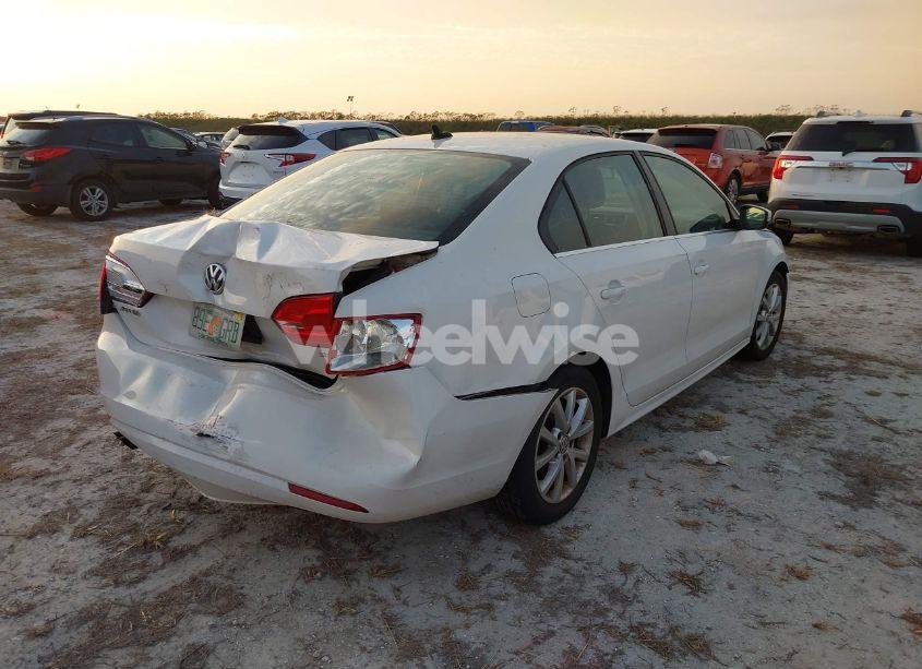 Photo 4 of 2014 Volkswagen Jetta 1.8T SE (VIN 3VWD17AJ6EM372569)