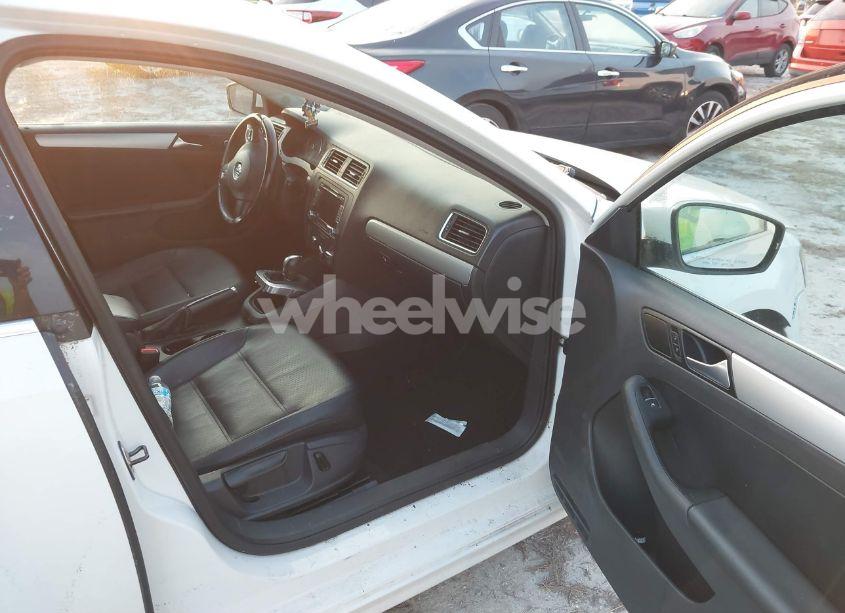 Photo 5 of 2014 Volkswagen Jetta 1.8T SE (VIN 3VWD17AJ6EM372569)