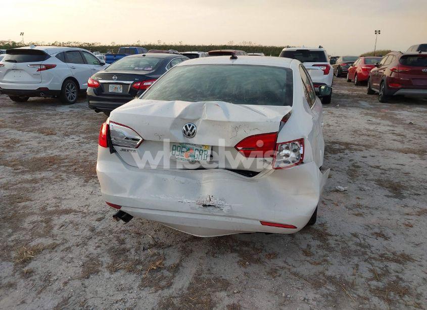 Photo 6 of 2014 Volkswagen Jetta 1.8T SE (VIN 3VWD17AJ6EM372569)
