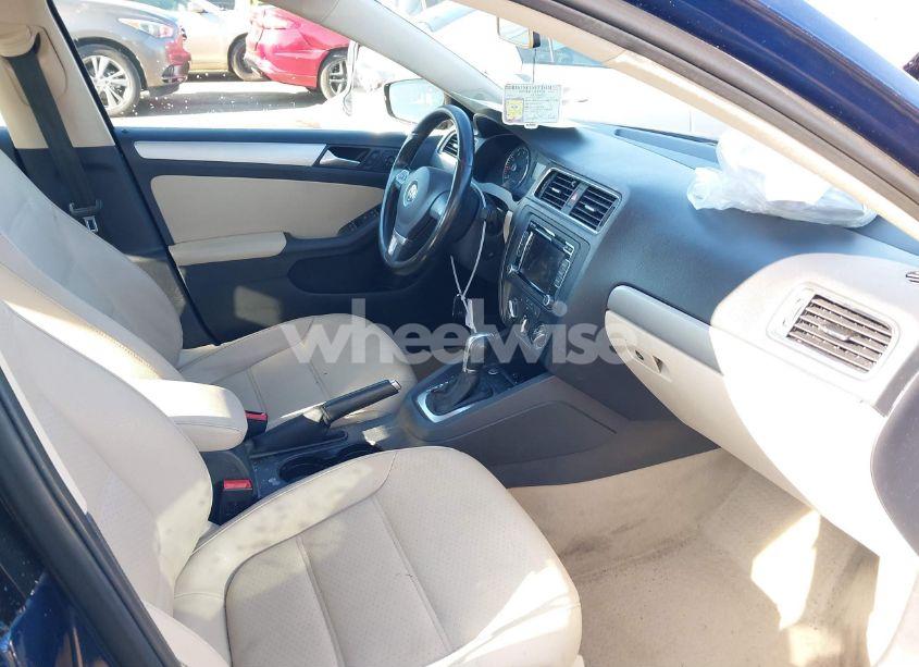 Photo 5 of 2014 Volkswagen Jetta 1.8T SE (VIN 3VWD17AJ6EM390540)