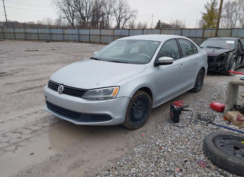 Photo 2 of 2014 Volkswagen Jetta 1.8T SE (VIN 3VWD17AJ6EM418241)