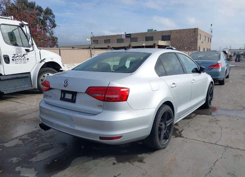 Photo 4 of 2015 Volkswagen Jetta 1.8T SE (VIN 3VWD17AJ6FM283621)