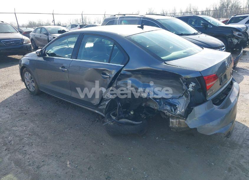 Photo 3 of 2015 Volkswagen Jetta 1.8T SE (VIN 3VWD17AJ6FM284011)