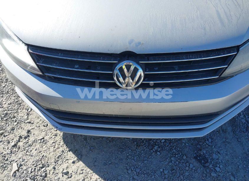 Photo 6 of 2015 Volkswagen Jetta 1.8T SE (VIN 3VWD17AJ6FM291749)