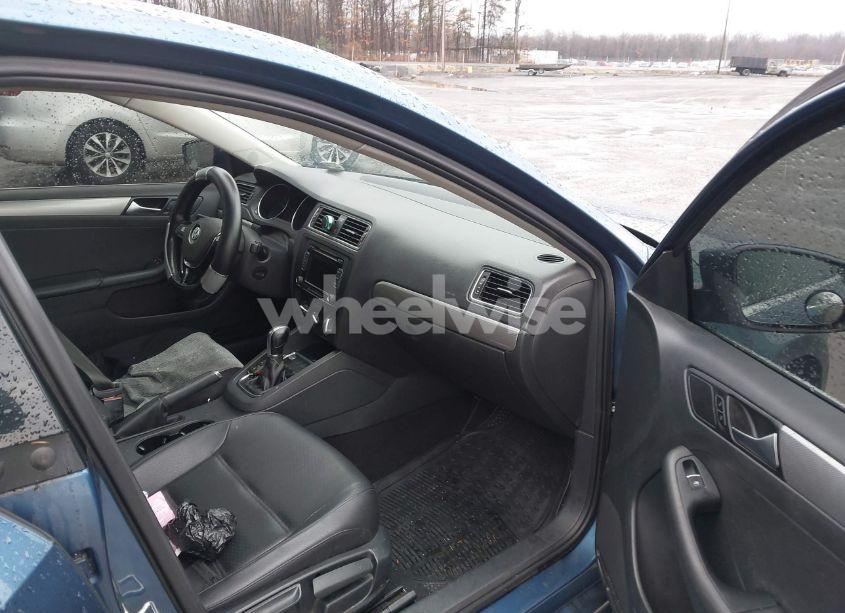 Photo 5 of 2015 Volkswagen Jetta 1.8T SE (VIN 3VWD17AJ6FM296174)
