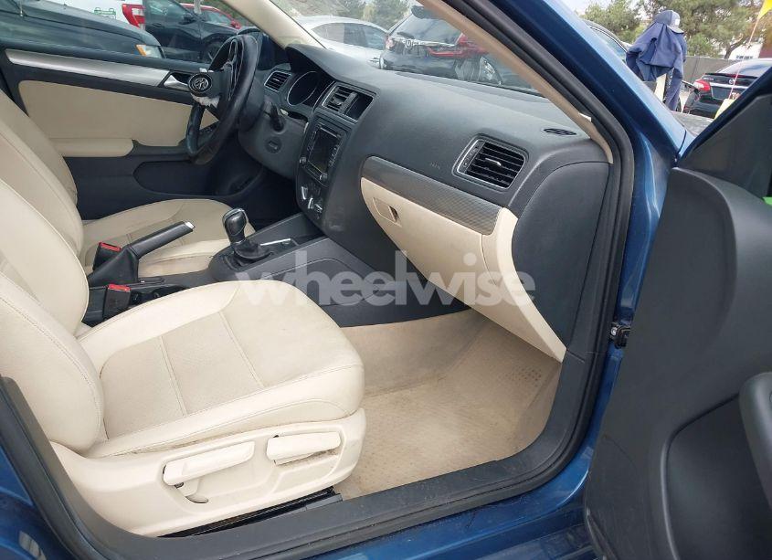 Photo 5 of 2015 Volkswagen Jetta 1.8T SE (VIN 3VWD17AJ6FM303530)